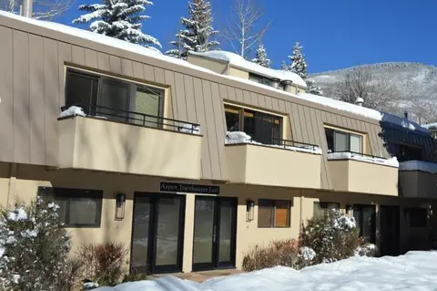 Aspen Townhouse East Unit 4, Townhouse in Downtown Aspen with Private Balcony