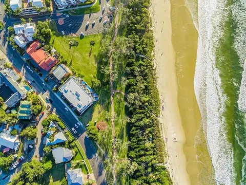 Fuller Holidays - Get Sandy - Beachside Byron