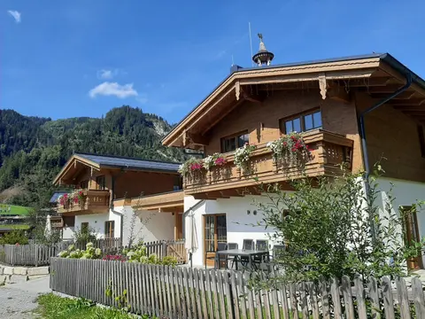 Hochalmbahnen Chalets 1-04, Alpenkrokus, nahe Gondel, Hunde willkommen