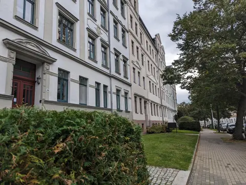 Chemnitz Saxonia HomeDeLuxe Hochwertige 50qm 2-Zimmer-Ferienwohnung mit privaten Kfz Parkplatz Stellplatz mit MWSt-Rechnung mit XXL Hülsta Bett & Etagenbet