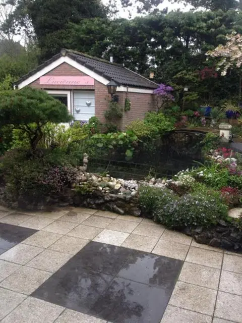 Romantisch Tiny Gardenhouse in beautiful garden