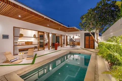 Cosy 2bd Chic Villa with Private Pool in Central Location