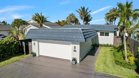 Oceanfront Cocoa Beach Vacation Home Private Beach, Tiki Bar & Family Fun