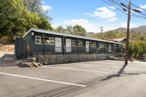 The Whitney- Sequoia Motel RM7
