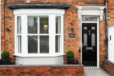 Luxe Stratford Townhouse I free parking I sleeps 4 I 2 bathrooms I Walk to RSC Town centre I Dog friendly