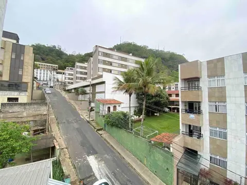 Apartamento bem localizado com varanda