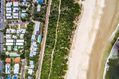Kokos Beach House 2 - Belongil Beach pad with pool