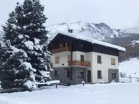 Il Pettirosso - Appartamento Panoramico con 3 Camere in Villetta