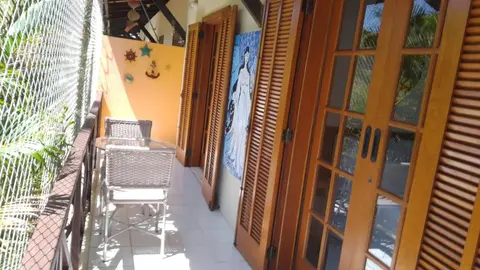 Na Vila da Praia do Forte- BA, 2 quartos, piscina, 2 garagens