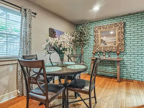 Quiet Plaza Two bedroom 2 Bathroom