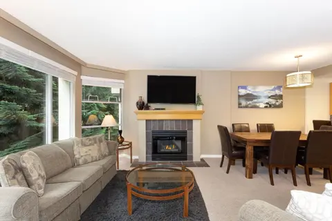 Woodrun Lodge 514 | Ski-In Ski-Out Condo w/ Pool, Hot Tub, Free Parking, Wifi & Laundry