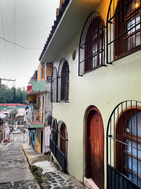 Casa en el Centro de Xalapa Catedral Palacio Estadio Omega Corazón de Xalapa a metros de Palacio de gobierno, Zona UV, IMSS búscanos en AlR BNB