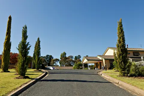 Hilltops Retreat Motor Inn