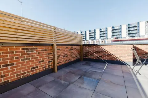 4-Level Luxury 2 Bedroom House Sleeps 6, Rooftop, Harry P & Free Parking