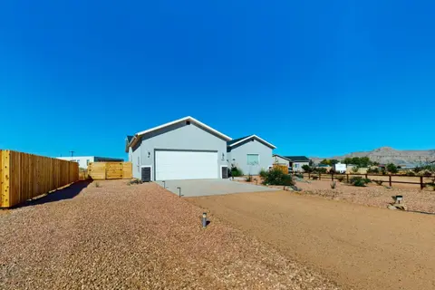 Lake Powell Base: Near Grand Canyon & Zion NP