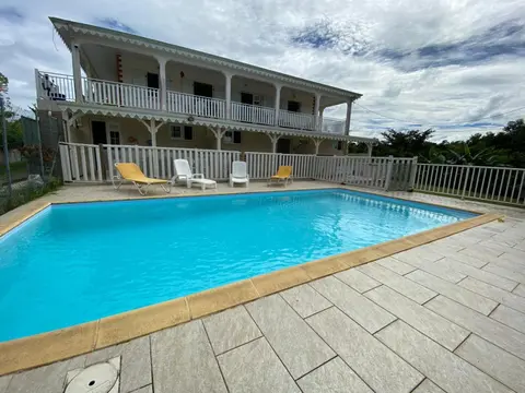 Bas de Villa avec piscine - 15 min des plages