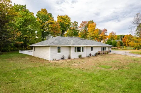 M22 Birch House - Family friendly with shared beach & large kitchen