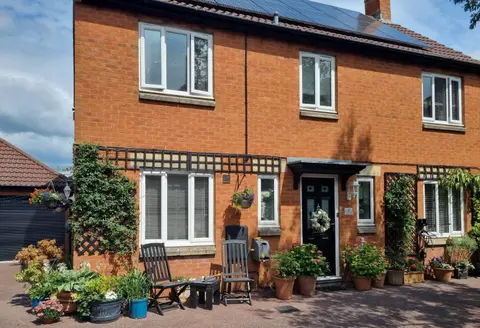 Dungarvon House Bed & Breakfast, Garden Hot Tub & Summerhouse, EV Point