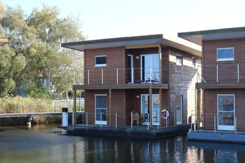FLOATING HOUSES - "schwimmende Ferienhäuser" - Barth Haus 3