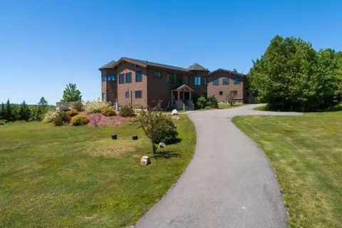 Bear Mountain Lodge. 560 Acre Wooded Estate.