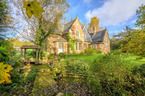 Country House with 7 bedrooms and 3 buildings