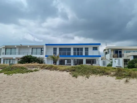 'Antilles'- 6 Bedroom Luxury Villa On The Beach, Sleeps 12