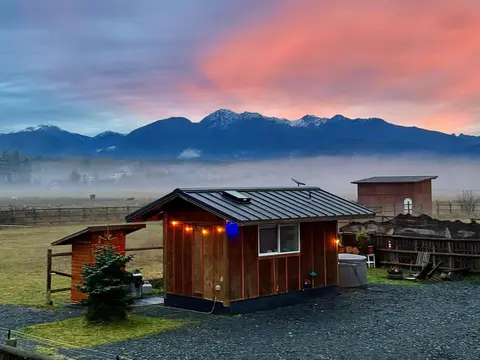 Blue Moon Tiny House Hot Tub Sauna MtnViews