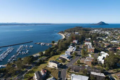 Kamillaroi Walk to restaurants cafes and beach