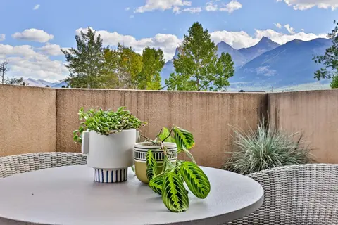 Ravens Crest Lodge - Stunning Views Perfectly Located on Main Street