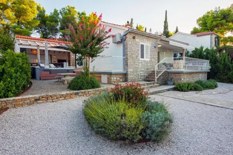 Seafront Villa de Finis