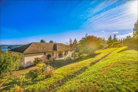 Spacious 3BR3BA with Spectacular Water Views