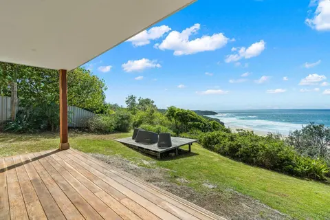 Waters Edge - beachside home near Rennies Beach