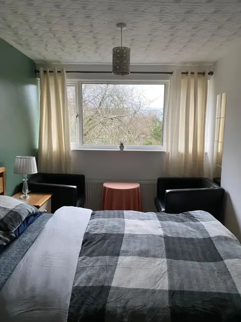 1 Luxurious Double Bedroom with Private Shower