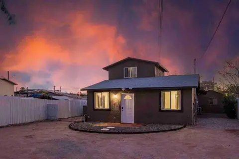 Your Downtown Cozy Studio With Backyard Unit C