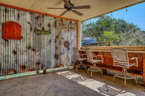 Medina Lake Waterfront Getaway