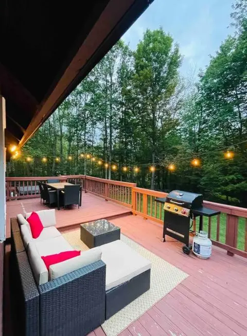 Chalet, New Hot Tub, 5 min to Windham skiing