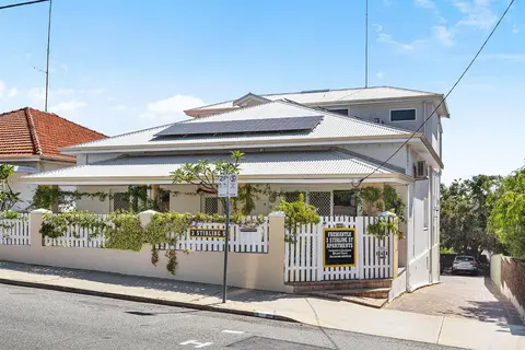 Stroll to Fremantle's Core Studio Apartment