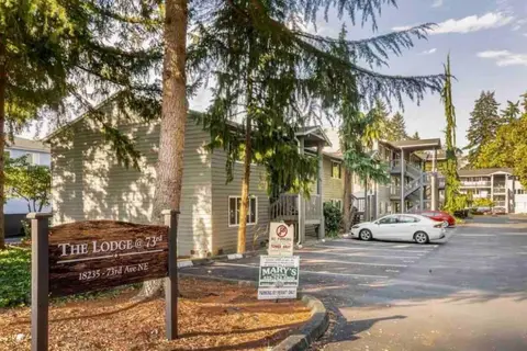 Spacious Kenmore Apartment- King Bed, Queen Bed, Fast Wifi