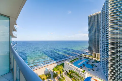 Beachside Condo with a Mesmerizing Ocean View