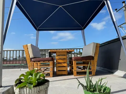 Linda Habitación independiente comparte terraza y piscina