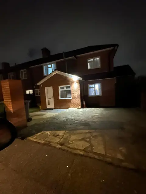 3rd Studio Flat With Private Toilet and Bathroom Setup For Family Enjoyment 134 Keedonwood Road Bromley