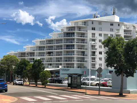 BASE Holidays - Ettalong Beach Premium Apartments