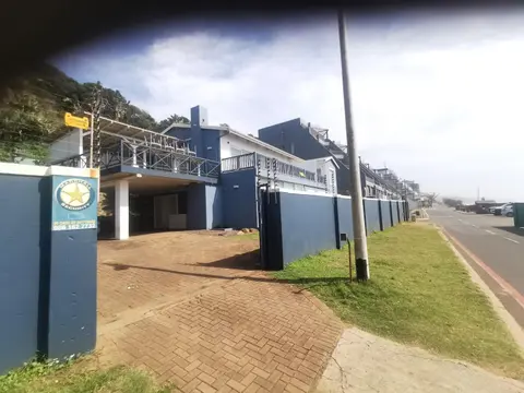Umdloti Family Beach House - Pet Friendly Duplex