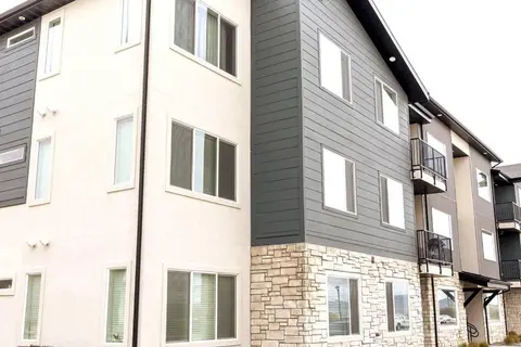 3 Bedroom Condo, Pool, Perfect for Families, Free Parking, Free Fast Wi-Fi
