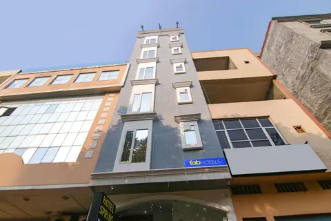 FabHotel Spring - Nr Golden Temple