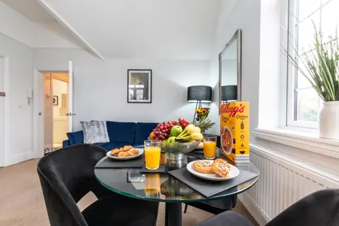2 Bedroom Apartments By Smart Apartments Short Lets & Serviced Accommodation Apartment Southampton With Free WiFi