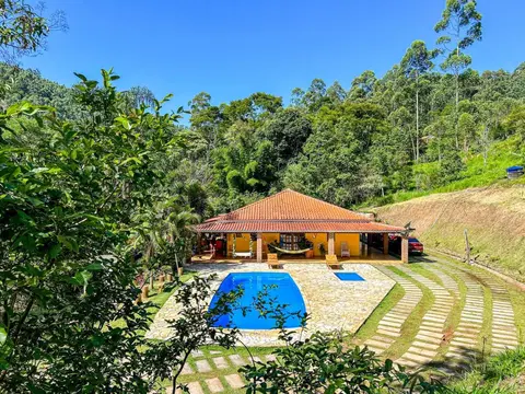 Chacara com lazer e conforto em Joanopolis SP
