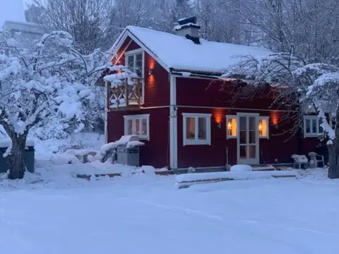 1800 tals Sjötorp med egen strand och brygga
