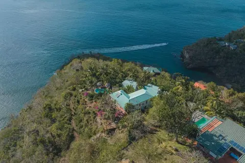 Amazing mountain top home with stunning views