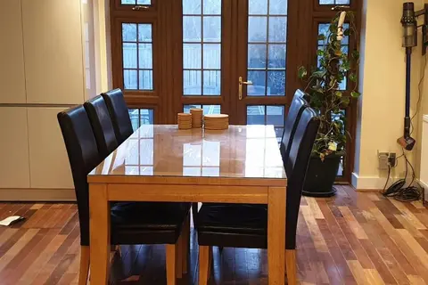 Luxury London House Sleeps x 16, Free Parking, Free Wifi, Garden Patio, Close to tube line easy access to Central London